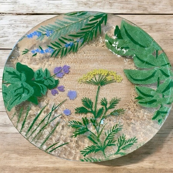 Set of 4 fused glass plates by Cape Cod artist Ann Rosssigned8.5 inch diameter